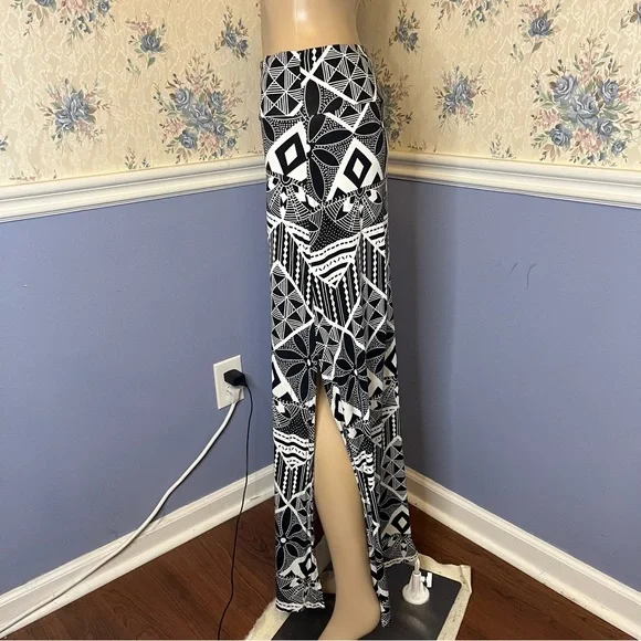 Charlotte Russe Black & White Print Maxi Skirt, Size M - Picture 6 of 10